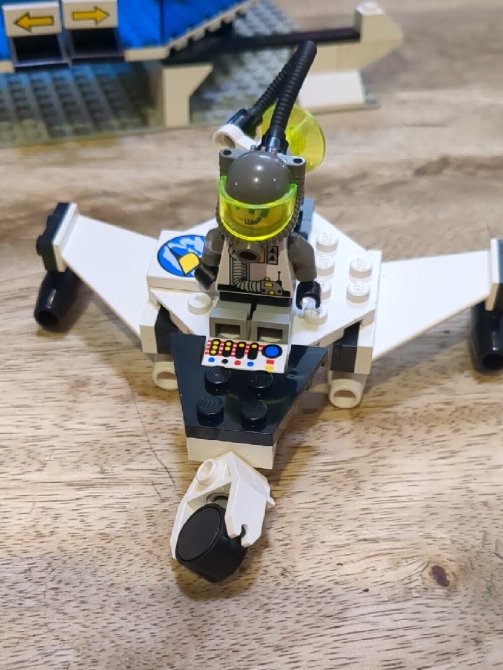 Lego 6958-1 Android Base - 3 Minifigs - All Pieces - Picture 4 of 14